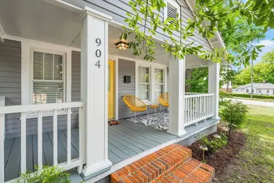 Image de Downtown | Fire Pit | Hammock | Family Friendly