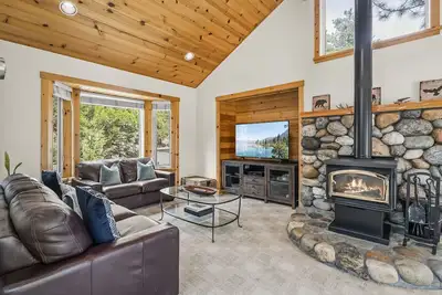 Image de Mountain Escape w/ Hot Tub, Deck, Ev Charger & Bbq, Near Northstar & Lake Tahoe