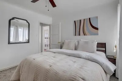 Image de Private and cozy two bedroom home with laundry and patio in Windsor Hills