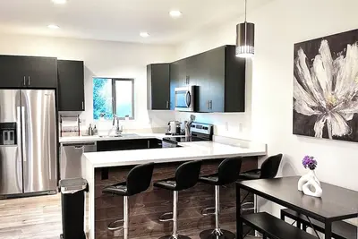 Image de Modern condo in downtown Victor