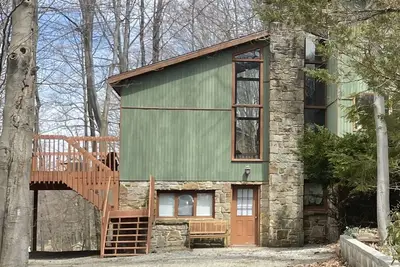 Image de The Homestead at Hidden Valley \nGolf, ski in/ski out lakeside home! Pet friendly