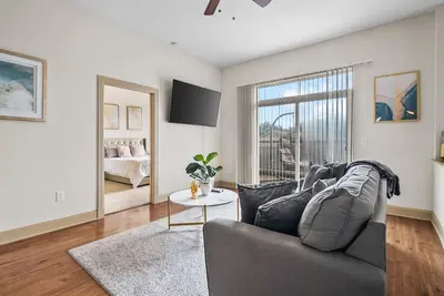 Image de New! 3br 2b Pool, Gym, & spacious balcony in Med Center — 5mins to Nrg Stadium!