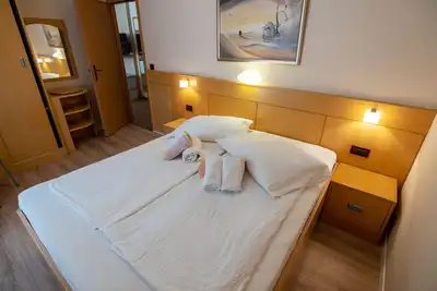 Image de Appartement de deux chambres avec le balcon Lopar, Rab (A-20830-e)