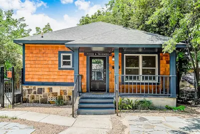 Image de Dog-friendly home with large patio, W/D & central Ac