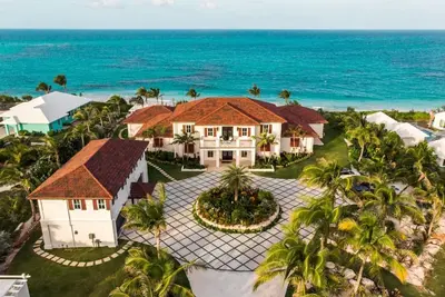 Image de Snaresbrook Manor - 8-Bedroom beachfront villa