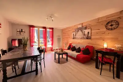 Image de T2 ensoleillé avec terrasse et vaste jardin commun