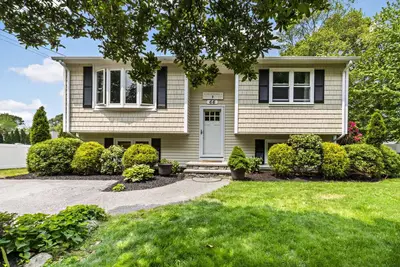 Image de Cozy Narragansett Home Walking Distance to Narrow River