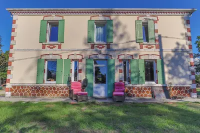 Image de Domaine Les Maisons Des Houssats avec piscine partagée, terrasse et Wi-Fi