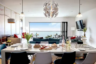 Image de Sandpiper - Beach-side House with Terrace Hot Tub and Stunning Views