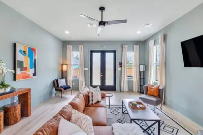 Image de Modern Mid-City Retreat: 5br, 3. 5ba Home. Balcony, Parking, Walk to Superdome
