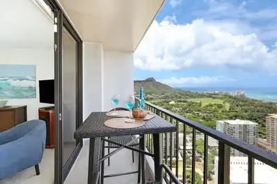 Image de Gorgeous Waikiki Ocean View! Full Kitchen, Free Wi-Fi, Close to Beach!