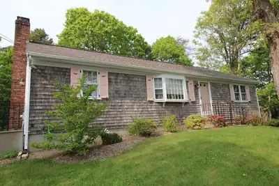 Image de Great Home in a Quiet Neighborhood Yet Close to Town and Beaches (2312)