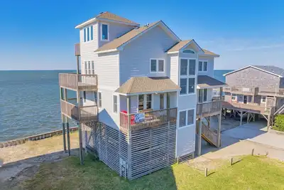 Image de Summer Savings-Soundfront, Dog Friendly Home with Hot Tub, Game Room, and More!