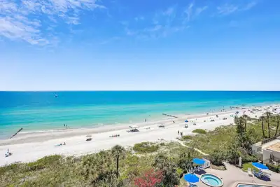 Image de Ocean Sands 708 - Beach front with gorgeous views, uniquely decorated!