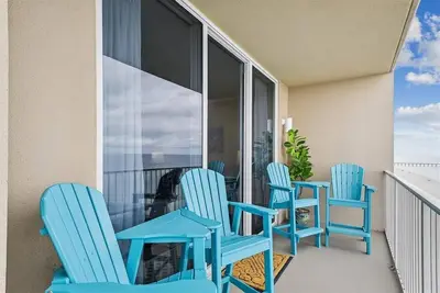 Image de Beautiful Gulf Front Unit, sleeps 7, Spring\/Summer open!