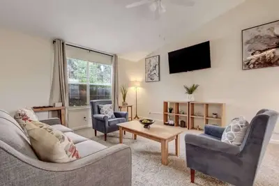 Image de 30 Mins to Downtown - Lovely at Laurelwood