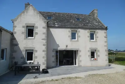 Image de maison au calme, proche de la mer