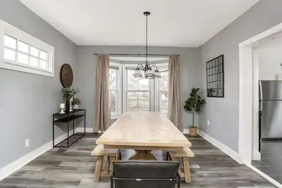 Image de Close to Downtown and Midtown - Sleeps 12