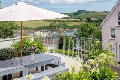 Image de Lealholme - A bright and spacious Victorian house overlooking the Salcombe harbour