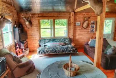 Image de Northeast Kingdom Log Cabin