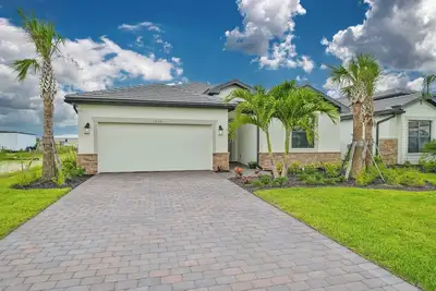 Image de Resort Style Amenities - 4 bedroom, 3 bath home - 30 min to beaches.