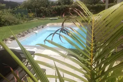 Image de Calme et cosy avec piscine et jardin