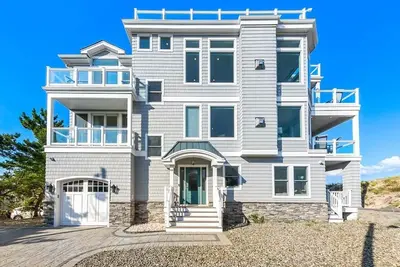 Image de Ocean Front w/ Elevator - 7br, Kids Bunk Room, 6 Full, 2 Half Bath. Sleeps 18