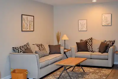 Image de Cozy home away from home minutes from many outdoor activities.