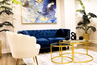 Image de Elegant Two Bdr. Basement Apartment with Private Entrance\n