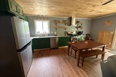 Image de Rail Trail Retreat! Recently remodeled cozy home on Snowmobile\/Atv Trail!