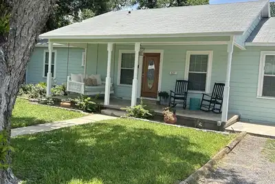 Image de Meet Alexis D! This house has a relaxed and cozy feel.