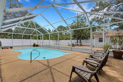 Image de Pool Home, Walking Distance to Theaters and Museums