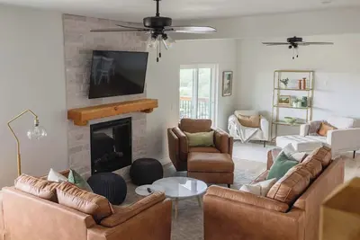 Image de 5-bedroom lodge on Table Rock! Game room w/ arcade & shuffleboard, lazy river!