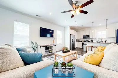 Image de Coastal Home in the heart of downtown Ilm