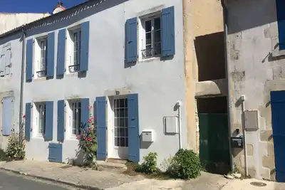 Image de Chateau d’Oleron intra-muros, maison jardin 300 m plage marché, samedi à samedi