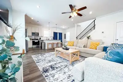 Image de Dual Homes, 8 Beds: A Double Delight in Wilmington!