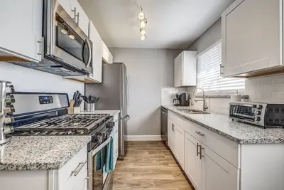 Image de Large Home Close to Lackland w/ Game Room