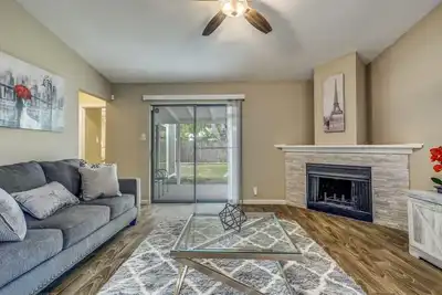 Image de Lackland Retreat: Cozy Home with Modern Comforts