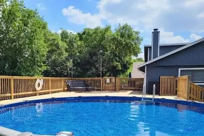 Image de Spacious Retreat: w/ Game Room, Pool, Near Lackland
