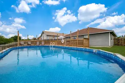 Image de Cozy Home w/ Pool, Smart TVs, Near Lackland
