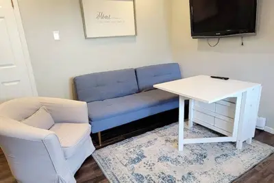 Image de New 3 Bdr Suite 10 minutes walk to Mt Douglas Park