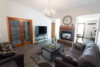 Image de Sprawl out and enjoy time together!