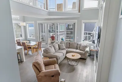 Image de Lake View-Pet Friendly/for a smaller family-close to main amenities area/garage