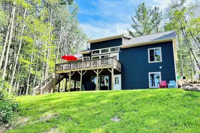 Image de Pet-Friendly Lakeside Lodge with Kayaks and Canoe!