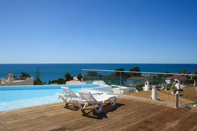 Image de Beautiful 2 Bed Apartment in Olhos de Água (At18)