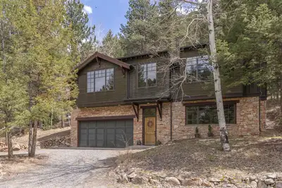 Image de Classy Craftsman by the Creek: fully remodeled, hot tub, walk to town