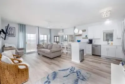 Image de Luxury King Suite condo, bay views, pool, close to the best restaurants in town