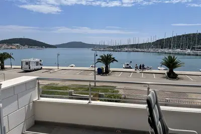 Image de Seafront apt with terrace, 4 bedrooms and mooring