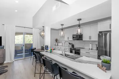 Amazing Condo at Avalon - Fully Renovated
