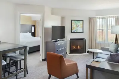 Image de Relax and Recharge! Two Pet-friendly 2br Suites with Kitchens, Outdoor Pool!